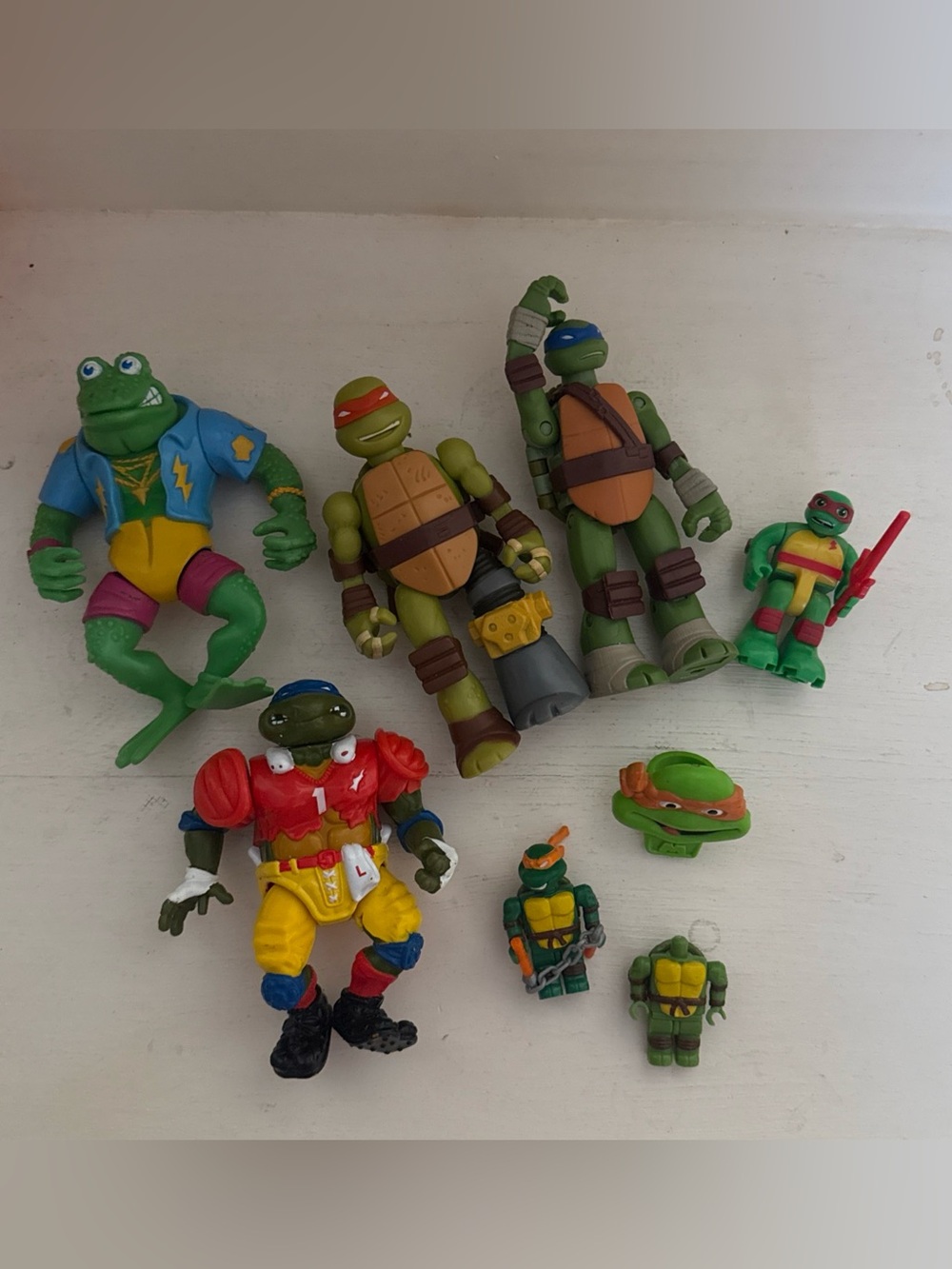 Vintage And Newer Teenage Mutant Ninja Turtles Lot Of 8 figures Tmnt